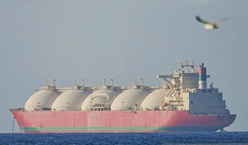 Kapal Tanker Meledak Lagi di Selat Hormuz