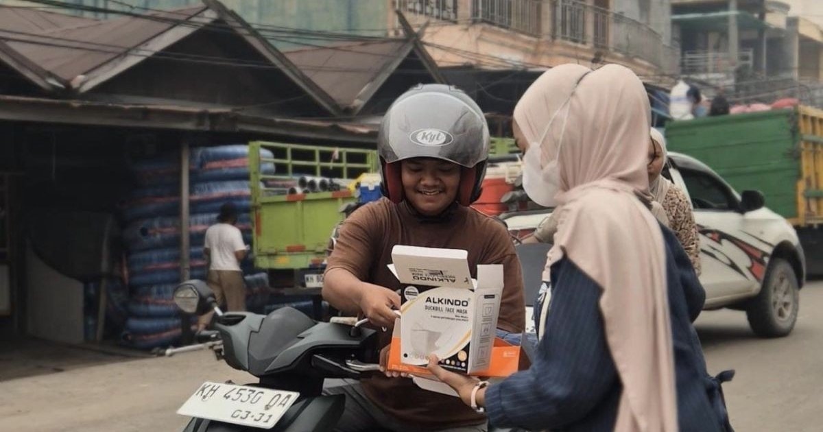 Pertamina Bagikan Puluhan Ribu Masker dan Vitamin bagi Korban Karhutla
