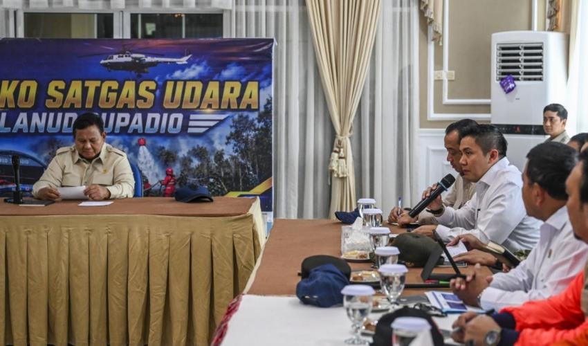 Tiba di Kalbar, Prabowo Langsung Pimpin Penanganan Karhutla