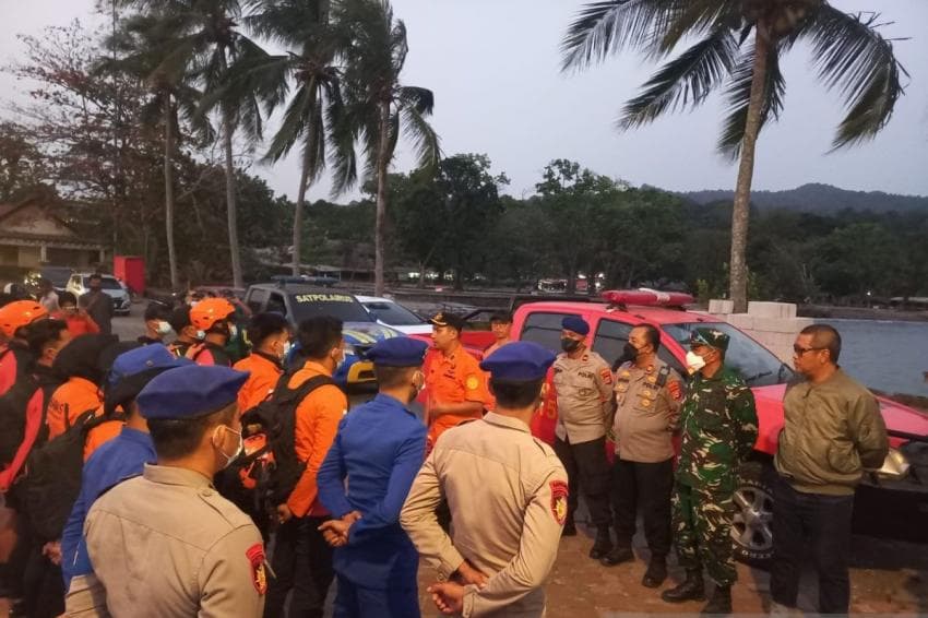 Pencarian Kapal Pembawa Jurnalis Peliput Erupsi Anak Krakatau Diperluas
