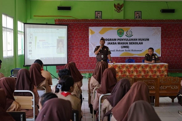 Penyuluhan hukum melalui program JMS di Kota Berau.