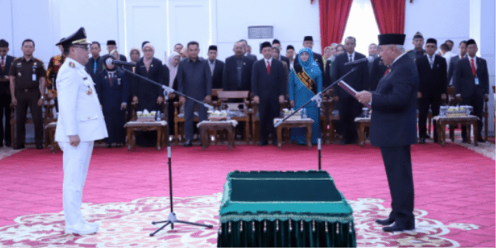 Gubernur melantik Pj Bupati PPU dan menyampaikan salam perpisahan kepada masyarakat.