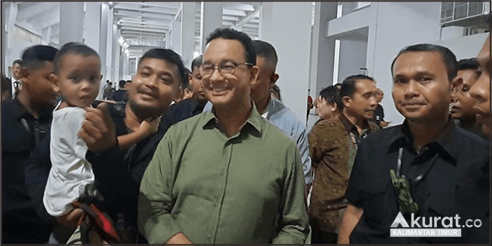 Anies Baswedan Menyapa Rakyat dengan Kereta Rel Listrik dalam Kampanye Pertamanya